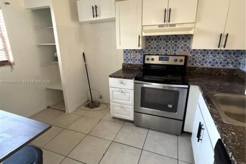 Снять в аренду кондоминиум в Майами, Флорида 3 спальни, 98.85м2, № 2006022 - фото 2