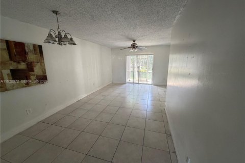 Снять в аренду кондоминиум в Майами, Флорида 3 спальни, 98.85м2, № 2006022 - фото 3