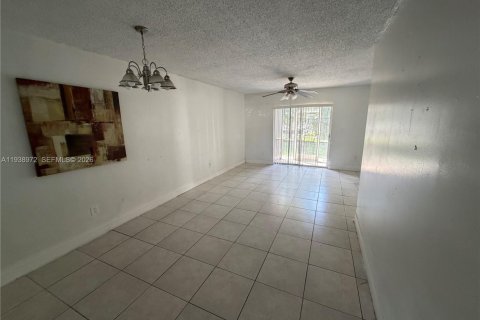 Снять в аренду кондоминиум в Майами, Флорида 3 спальни, 98.85м2, № 2006022 - фото 4