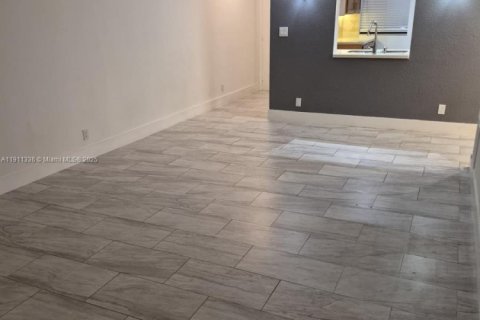 Apartment in Margate, Florida 2 bedrooms, 76.64 sq.m. № 1967504 - photo 2