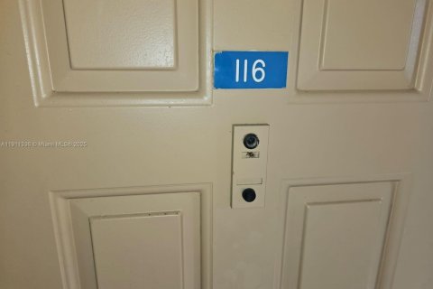 Apartment in Margate, Florida 2 bedrooms, 76.64 sq.m. № 1967504 - photo 1