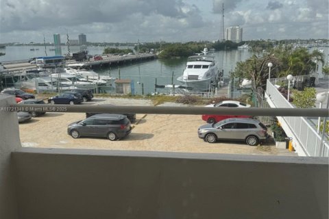 Studio in the Condo in North Bay Village, Florida № 1962271