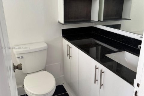 Condo in North Bay Village, Florida № 1962271 - photo 5