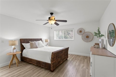 House in Saint Pete Beach, Florida 5 bedrooms, 304.91 sq.m. № 1817339 - photo 29