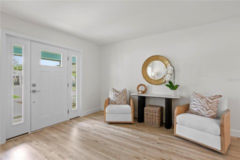 House in Saint Pete Beach, Florida 5 bedrooms, 304.91 sq.m. № 1817339 - photo 9