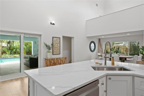 House in Saint Pete Beach, Florida 5 bedrooms, 304.91 sq.m. № 1817339 - photo 14