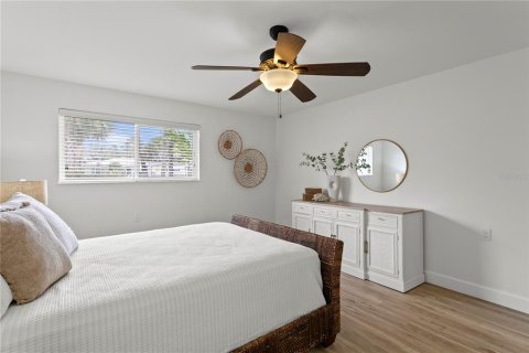 House in Saint Pete Beach, Florida 5 bedrooms, 304.91 sq.m. № 1817339 - photo 30