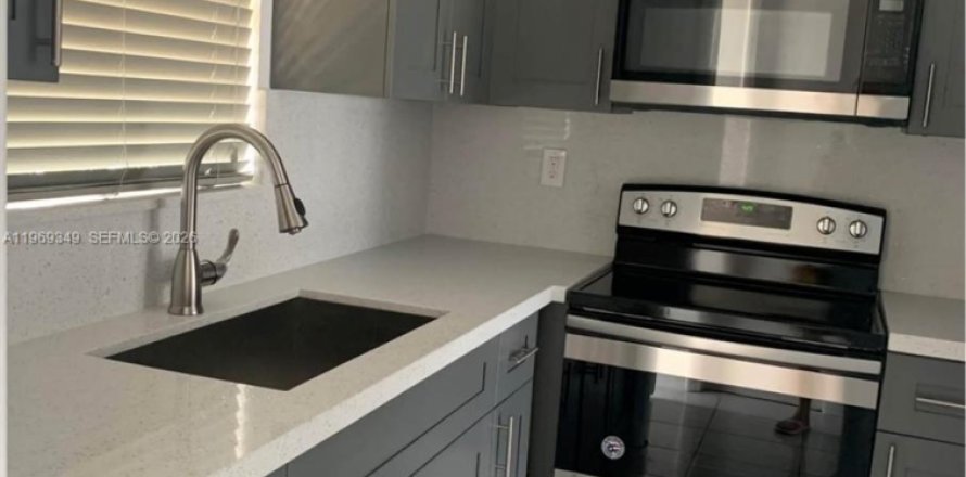 Condo in Miami, Florida, 1 bedroom  № 2030998