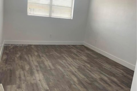 Condo in Miami, Florida, 1 bedroom  № 2030998 - photo 6