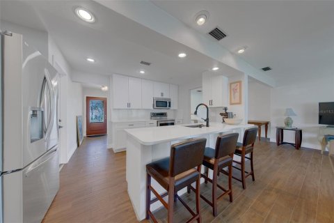 Casa en alquiler en Seminole, Florida, 3 dormitorios, 161.84 m2 № 2287496 - foto 13