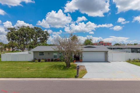 Casa en Seminole, Florida 3 dormitorios, 161.84 m2 № 2287496