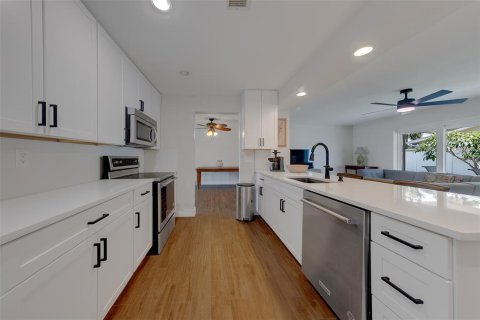 Casa en alquiler en Seminole, Florida, 3 dormitorios, 161.84 m2 № 2287496 - foto 15