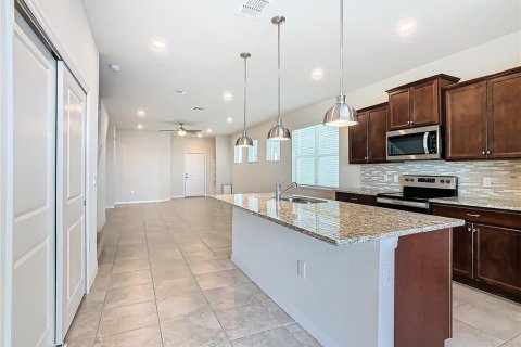 House in Davenport, Florida 5 bedrooms, 243.5 sq.m. № 1533321 - photo 12