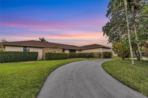 Villa ou maison à vendre à Palmetto Bay, Floride: 5 chambres, 348.94 m2 № 2089519 - photo 2