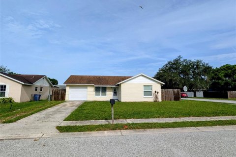 House in New Port Richey, Florida 3 bedrooms, 119.19 sq.m. № 2235821