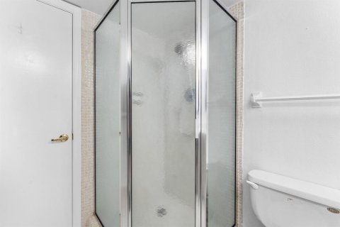 Снять в аренду кондоминиум в Норт-Палм-Бич, Флорида 3 комнаты, 111.48м2, № 2263744 - фото 23