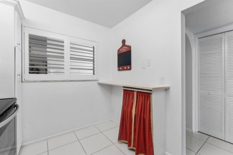 Снять в аренду кондоминиум в Норт-Палм-Бич, Флорида 3 комнаты, 111.48м2, № 2263744 - фото 13
