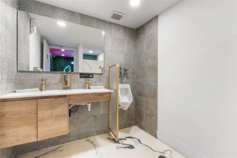 Commercial property in Miami, Florida № 1962196 - photo 22