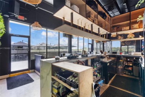 Commercial property in Miami, Florida № 1962196 - photo 15