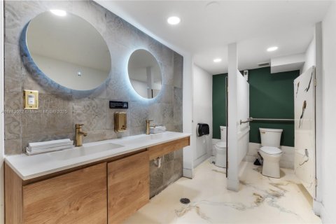 Commercial property in Miami, Florida № 1962196 - photo 4
