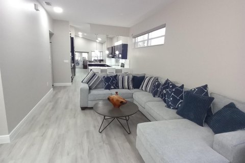House in Pembroke Pines, Florida 3 bedrooms № 1160487 - photo 1