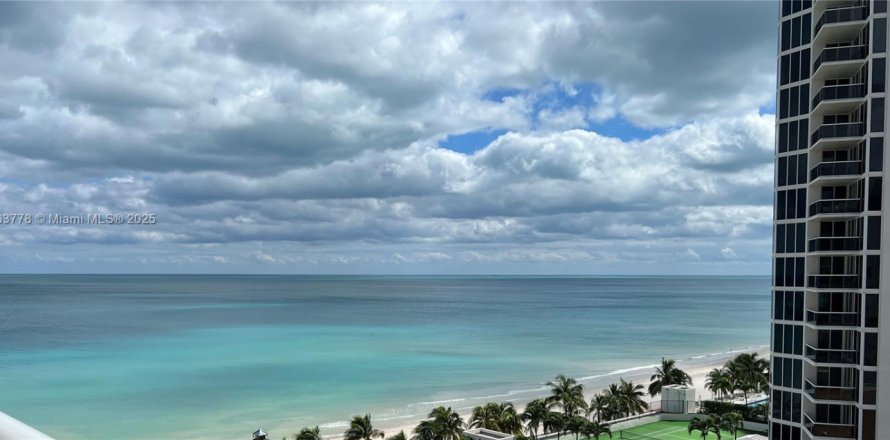 Studio à Condo à Sunny Isles Beach, Floride № 1731130