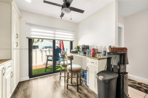 Condo in West Palm Beach, Florida, 2 bedrooms № 2047705 - photo 2