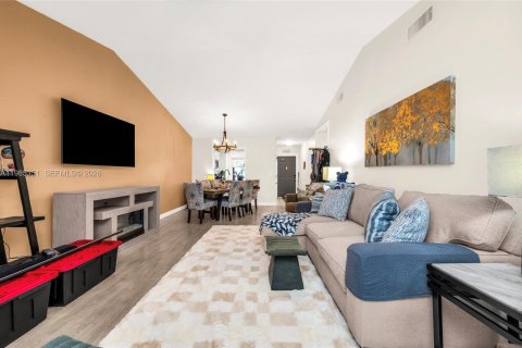 Condo in West Palm Beach, Florida, 2 bedrooms № 2047705 - photo 14