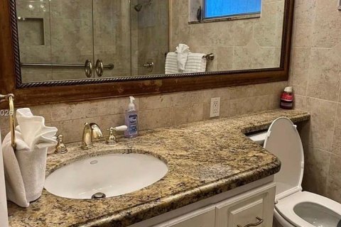 House in Hollywood, Florida 4 bedrooms, 253.9 sq.m. № 2392439 - photo 12