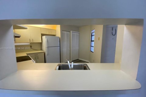 Condo in Homestead, Florida, 2 bedrooms № 1994574 - photo 12