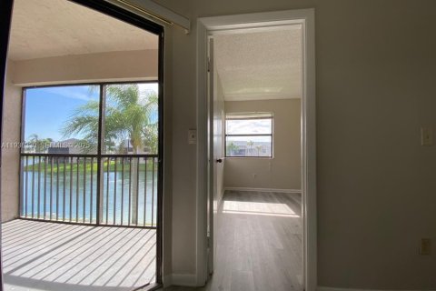 Condo in Homestead, Florida, 2 bedrooms № 1994574 - photo 14