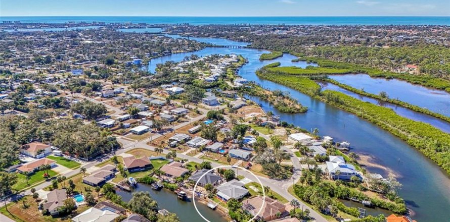 Casa en Nokomis, Florida 2 dormitorios, 187.29 m2 № 2195108