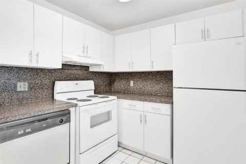 Villa ou maison à louer à North Miami, Floride: 1 chambre, 75.72 m2 № 1937604 - photo 22