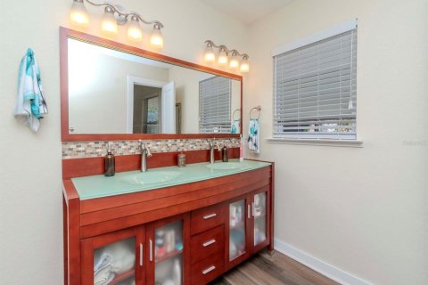 House in Gulfport, Florida 3 bedrooms, 133.59 sq.m. № 1507823 - photo 30