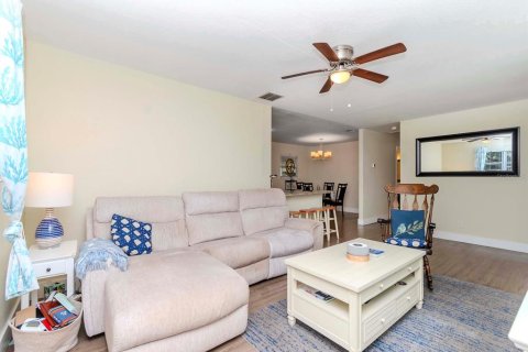 House in Gulfport, Florida 3 bedrooms, 133.59 sq.m. № 1507823 - photo 13