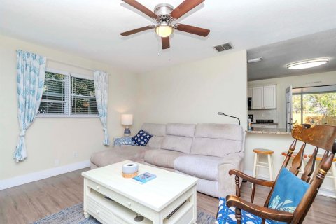 House in Gulfport, Florida 3 bedrooms, 133.59 sq.m. № 1507823 - photo 11