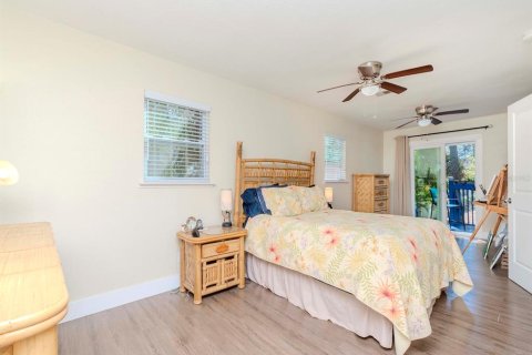 House in Gulfport, Florida 3 bedrooms, 133.59 sq.m. № 1507823 - photo 24