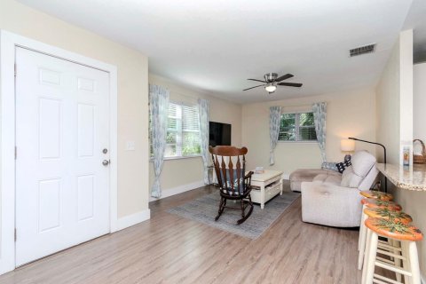 House in Gulfport, Florida 3 bedrooms, 133.59 sq.m. № 1507823 - photo 15