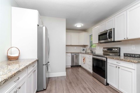House in Gulfport, Florida 3 bedrooms, 133.59 sq.m. № 1507823 - photo 20