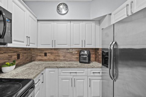 Townhouse in Coconut Creek, Florida 3 bedrooms, 141.58 sq.m. № 2168884 - photo 8