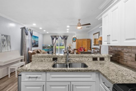Townhouse in Coconut Creek, Florida 3 bedrooms, 141.58 sq.m. № 2168884 - photo 5
