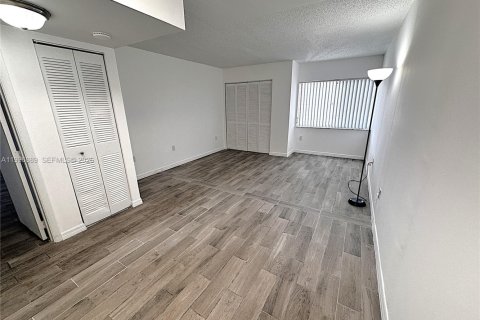 Снять в аренду кондоминиум в Плантация, Флорида 1 спальня, 70.98м2, № 2058572 - фото 9