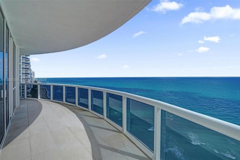 Condo in Sunny Isles Beach, Florida, 3 bedrooms  № 1998769 - photo 18