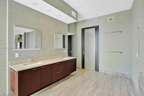 Condo in Sunny Isles Beach, Florida, 3 bedrooms  № 1998769 - photo 25