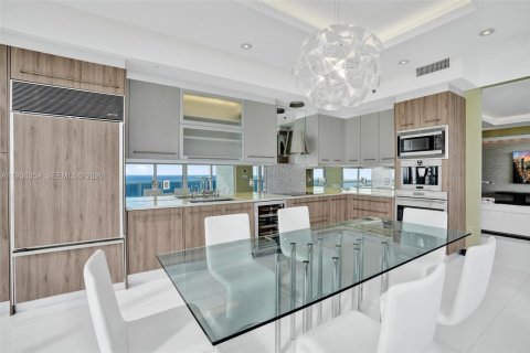 Condo in Sunny Isles Beach, Florida, 3 bedrooms  № 1998769 - photo 15