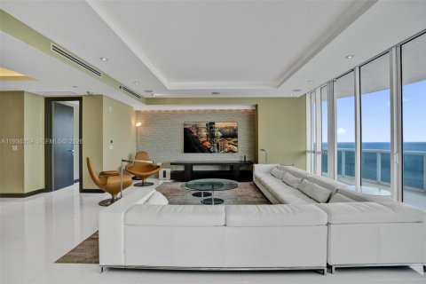 Condo in Sunny Isles Beach, Florida, 3 bedrooms  № 1998769 - photo 12