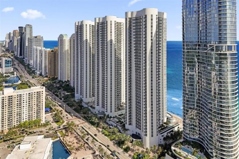 Condo in Sunny Isles Beach, Florida, 3 bedrooms  № 1998769 - photo 4