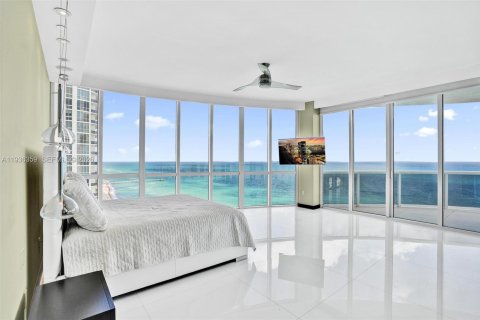 Condo in Sunny Isles Beach, Florida, 3 bedrooms  № 1998769 - photo 27
