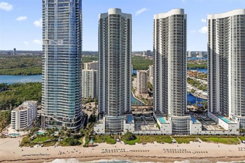 Condo in Sunny Isles Beach, Florida, 3 bedrooms  № 1998769 - photo 2