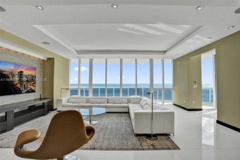 Condo in Sunny Isles Beach, Florida, 3 bedrooms  № 1998769 - photo 9